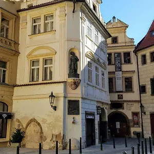 Tynska 7 , Praag Tsjechië